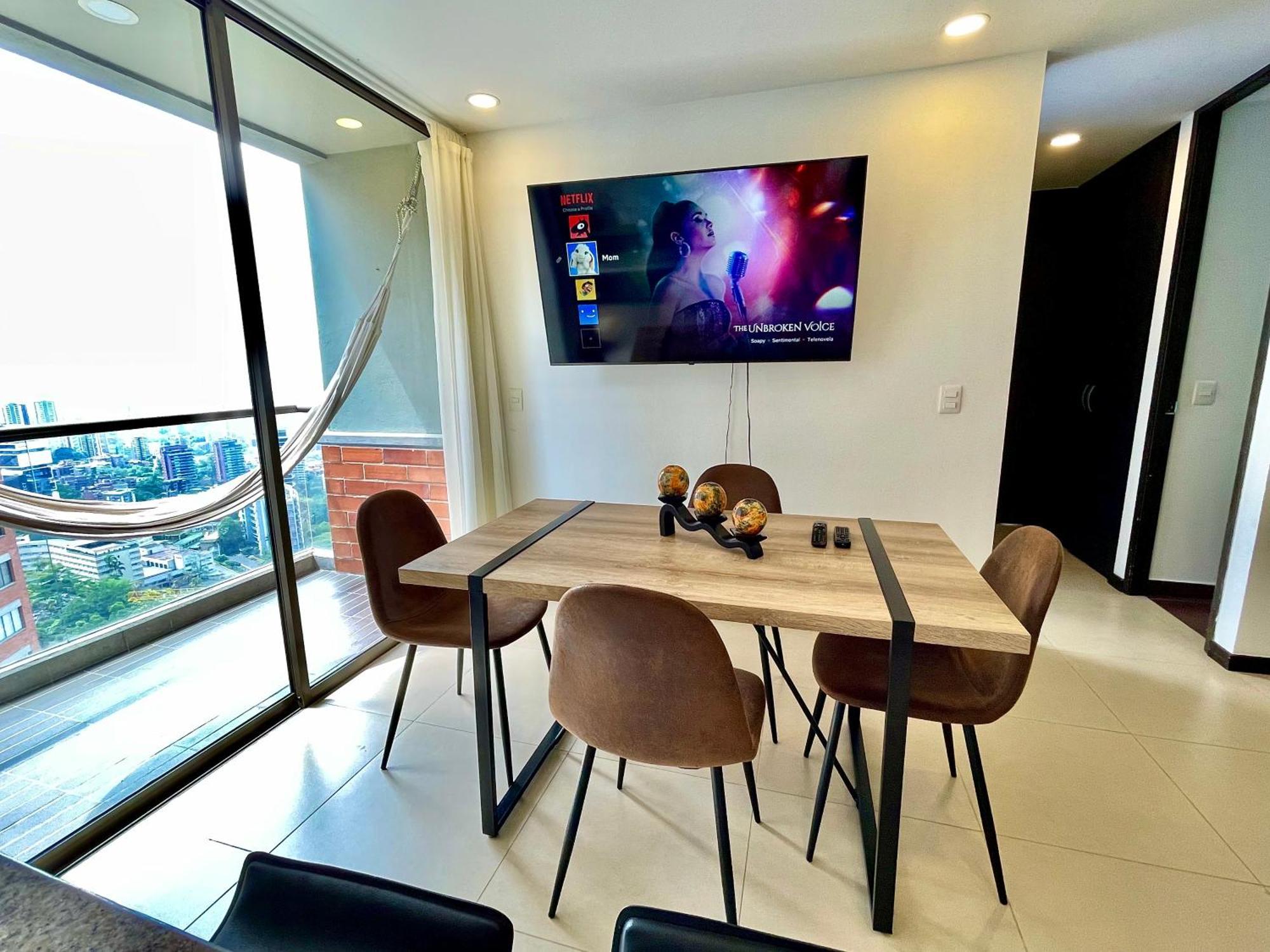Space, Location & Price! Apartamento
